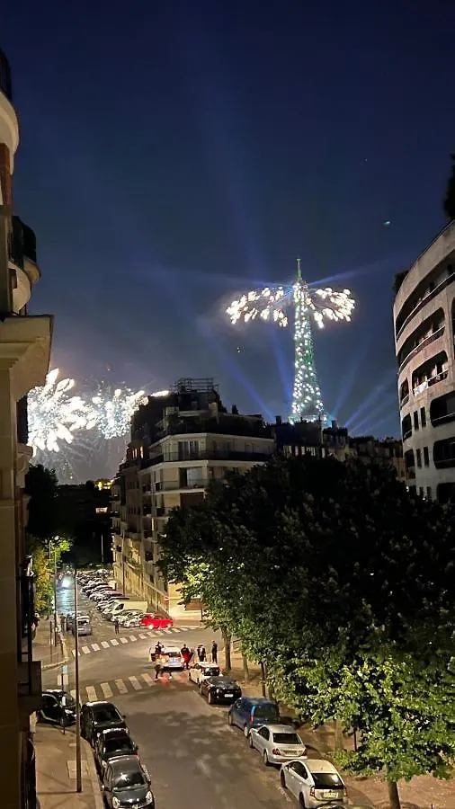 Apartment Cosy Appartement Avec Vue Tour Eiffel Paris France